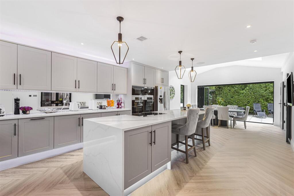 Kitchen / Breakfast Room