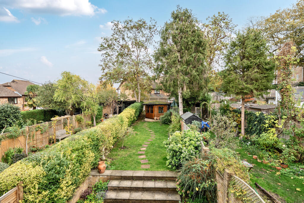 1372662-10-6908a1...