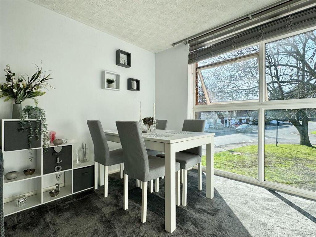 Lounge 3.jpg