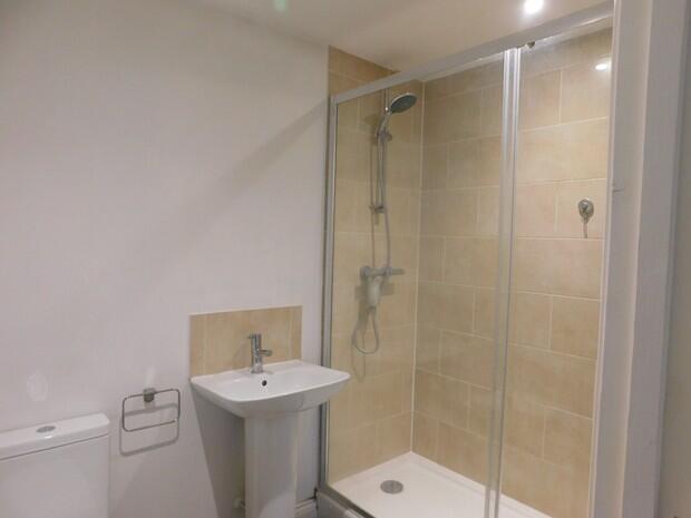 10 Campion Bathroom