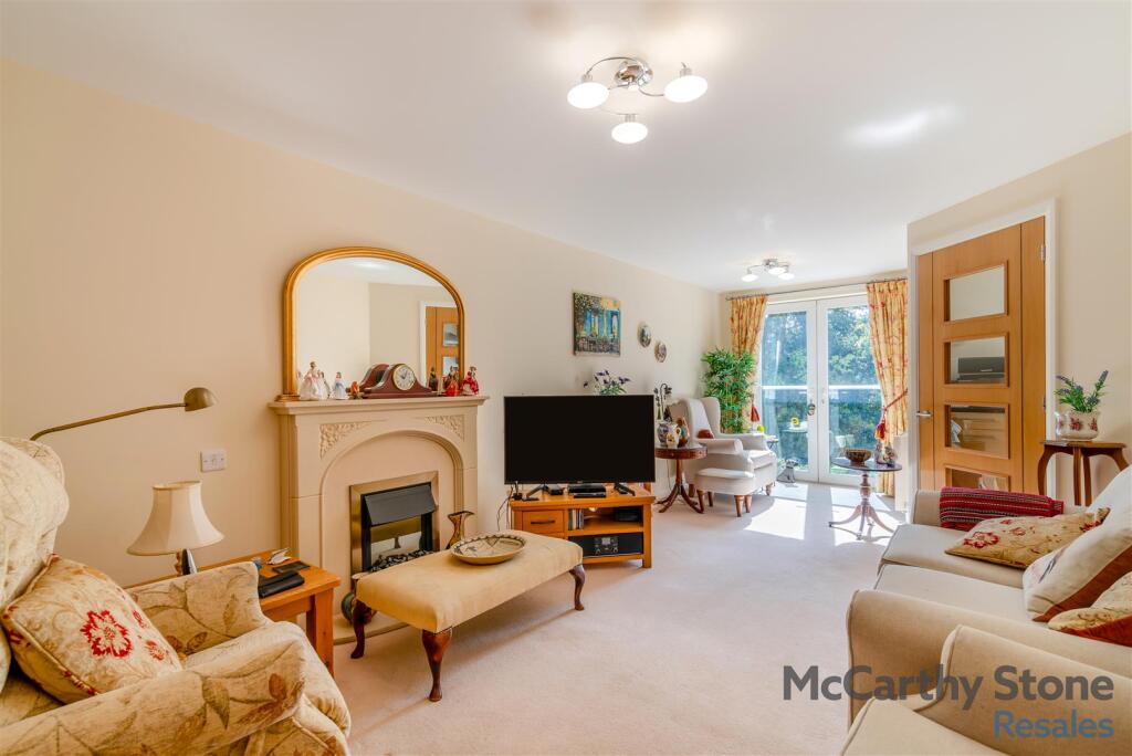 8643282-interior01.jpg