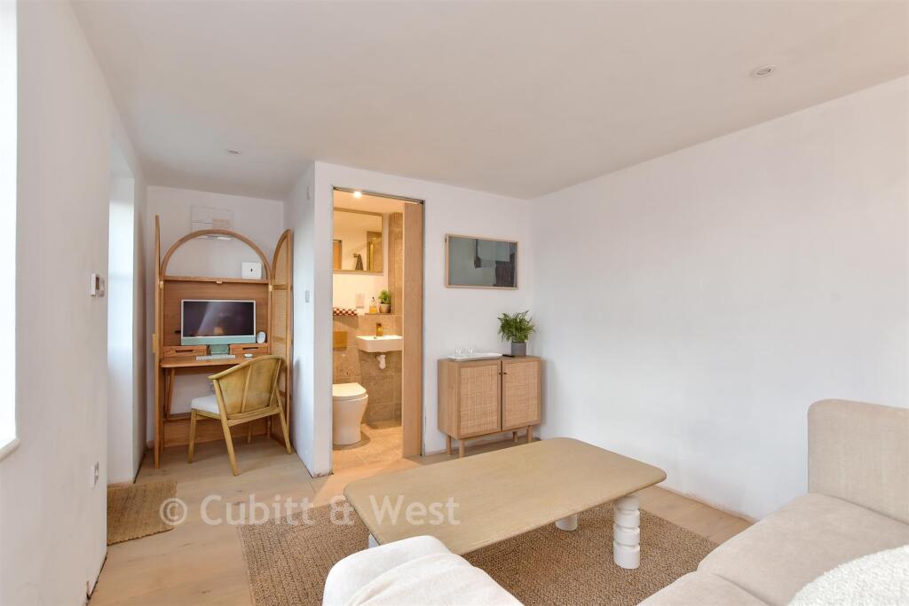 Annexe Bedroom/ Living Room