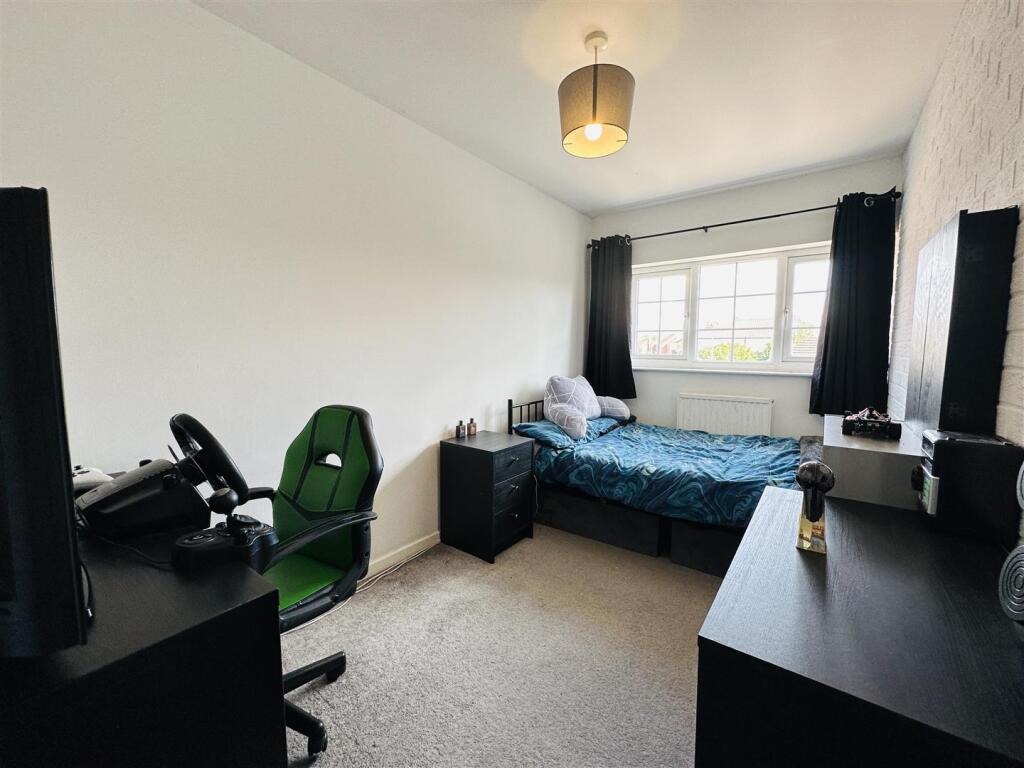 bedroom 3.jpg