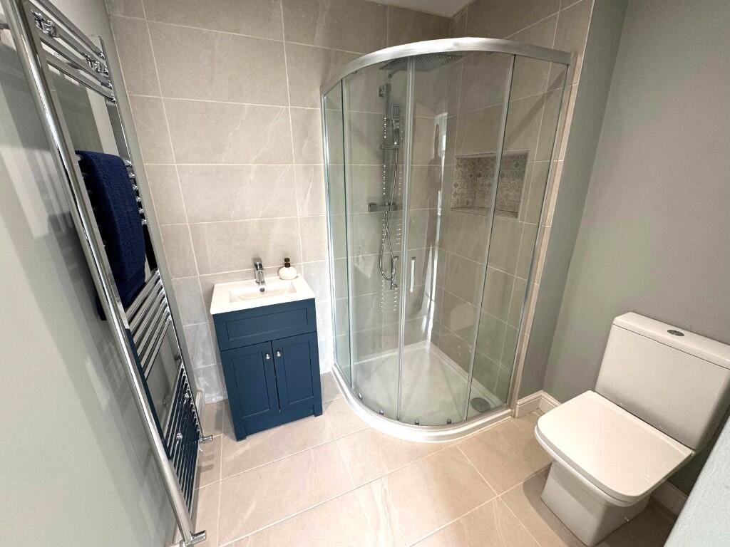 MASTER EN-SUITE