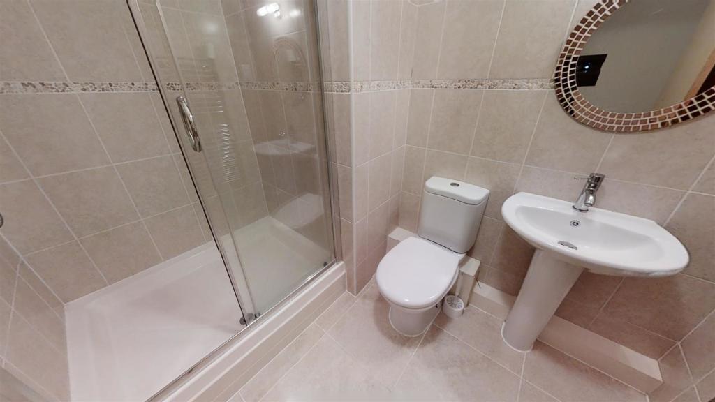 en suite bed 2 .jpg