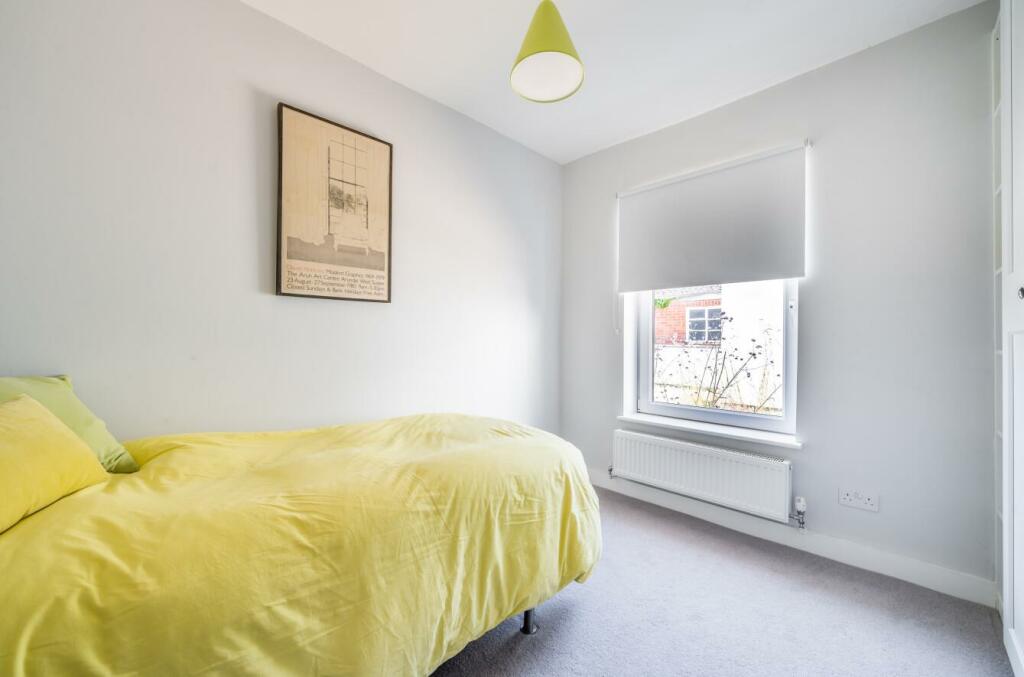 Longrood Road, Rugby