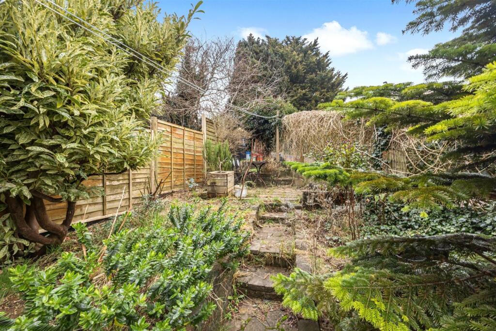 Chichester Close 3 GARDEN TOP END.jpeg