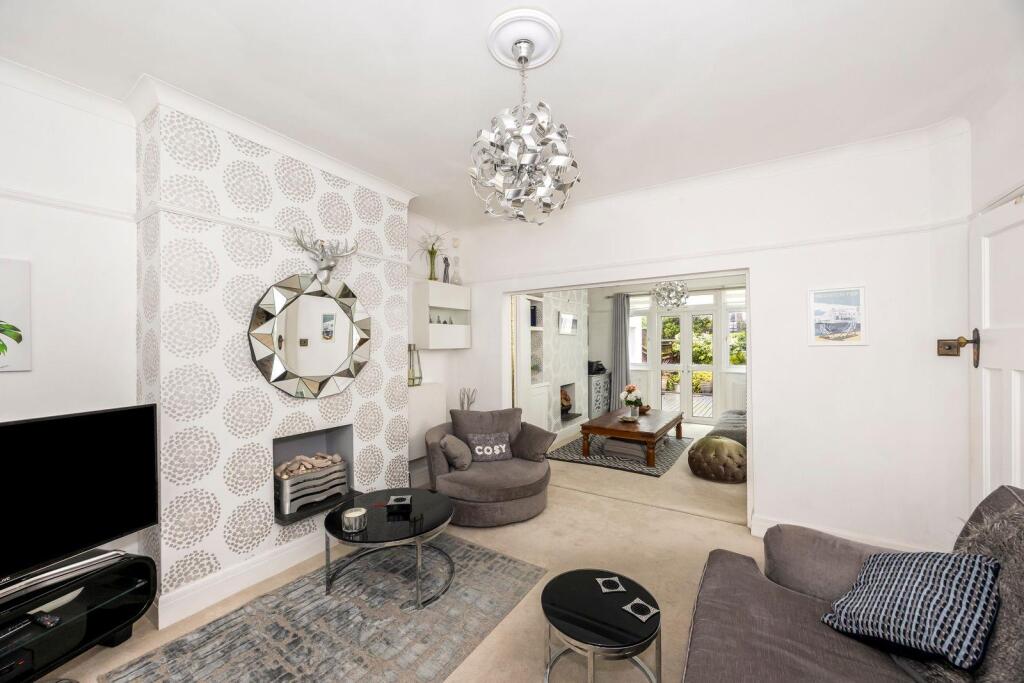 Woodhouse Road 48 THROUGH LOUNGE SITTING.jpeg
