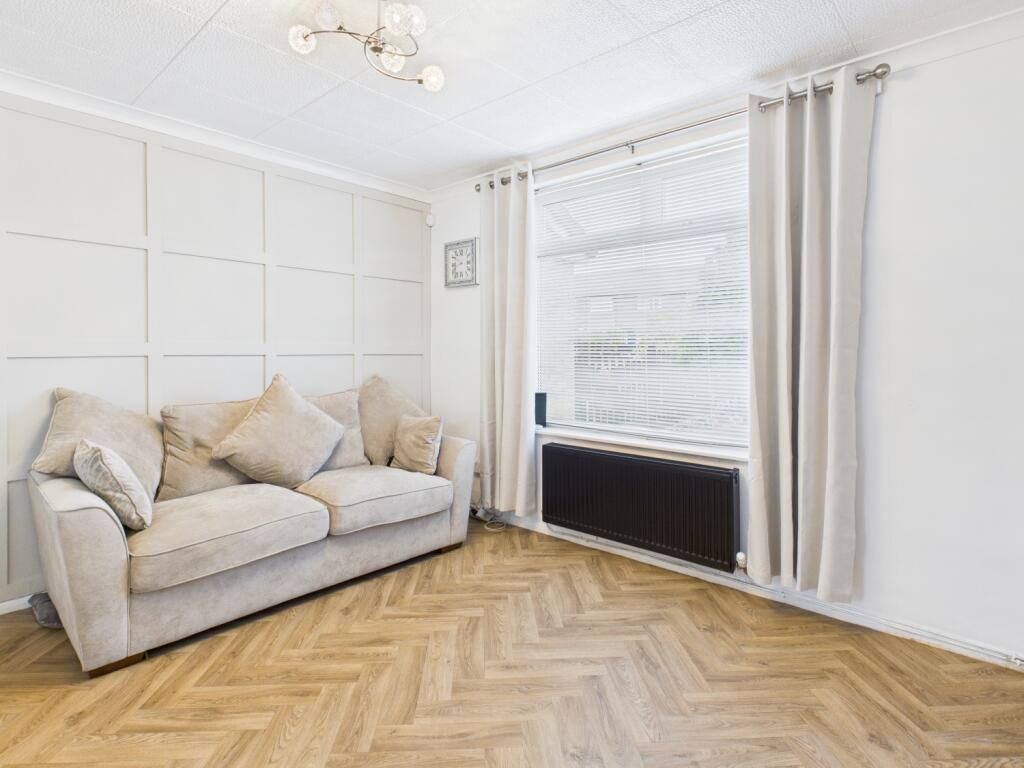 CAM03729G0-PR0158-STILL004