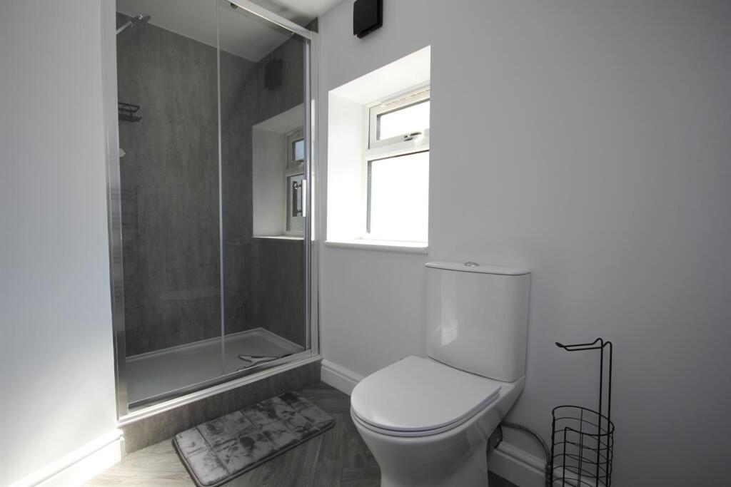 Ensuite 7.JPG