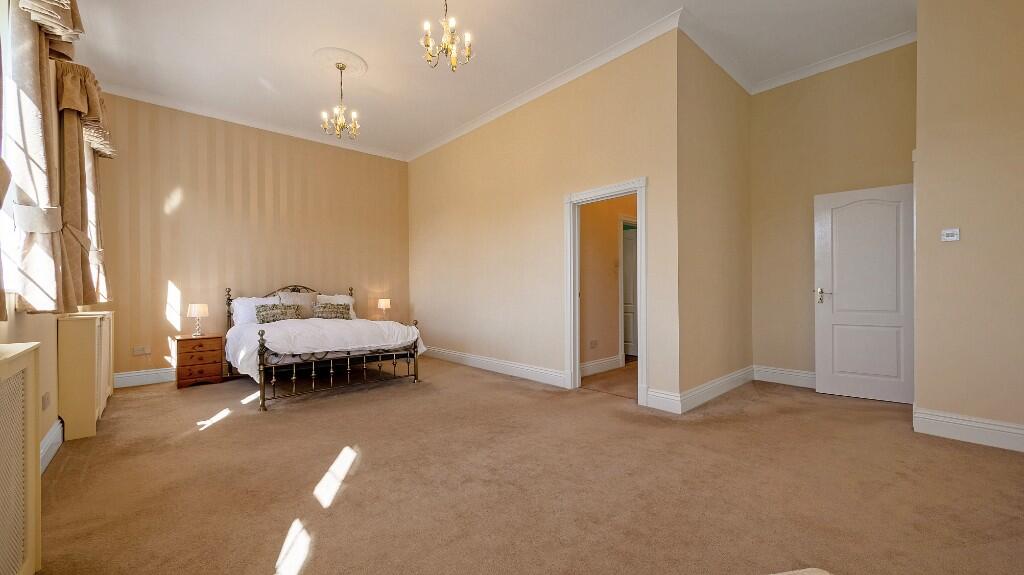 Principal bedroom