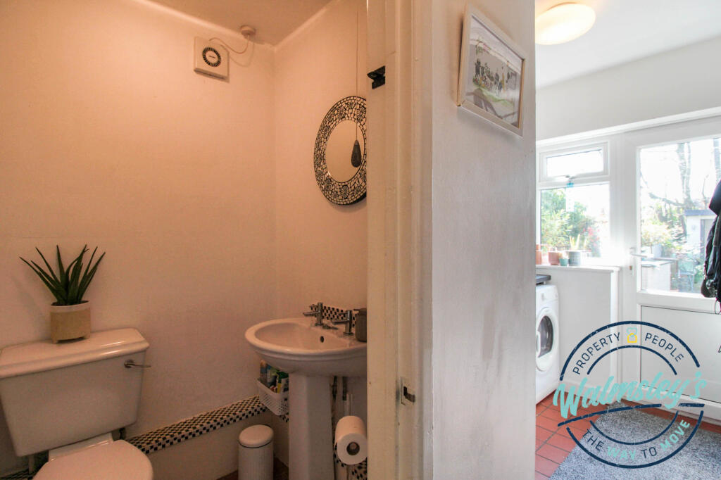 Utility &amp; cloakroom