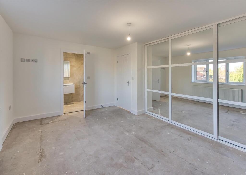 3 Yew Tree Lane-bed1a.jpg