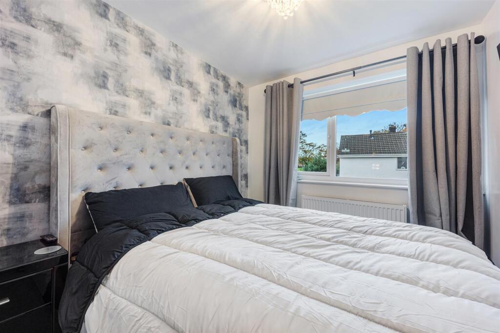 1 Thorndyke Close-4.jpg