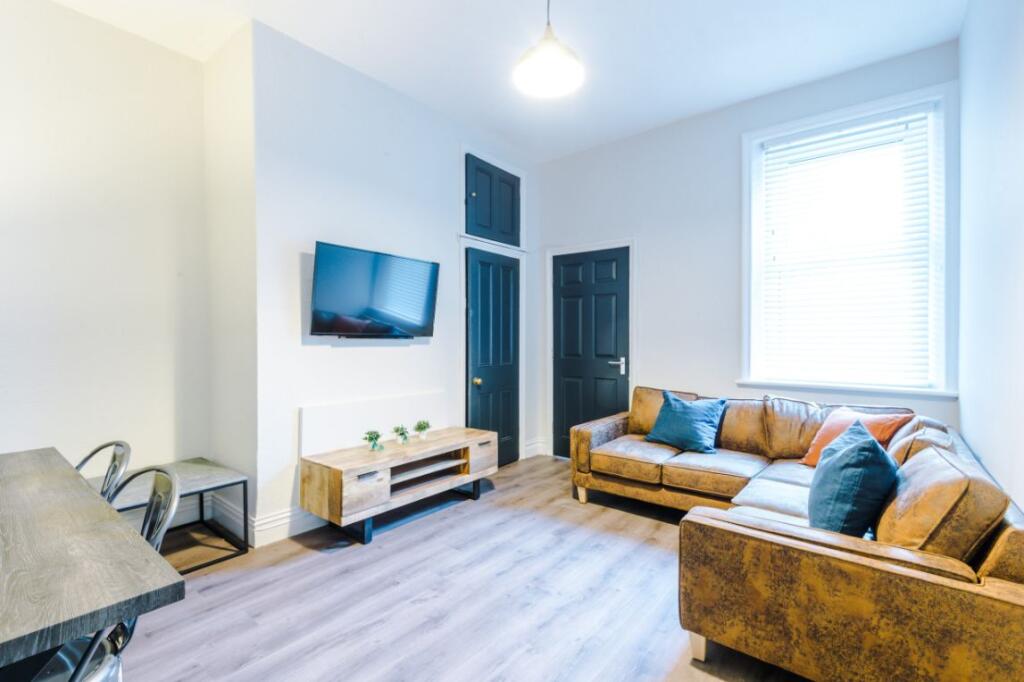 77DR - Living Area