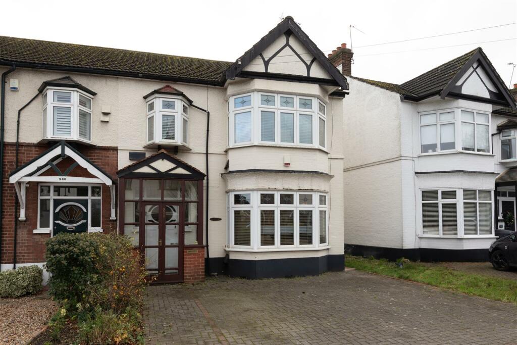 Larkshall Road, E4