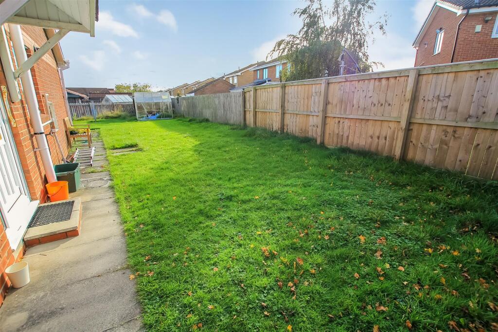 Rear Garden (2).jpg