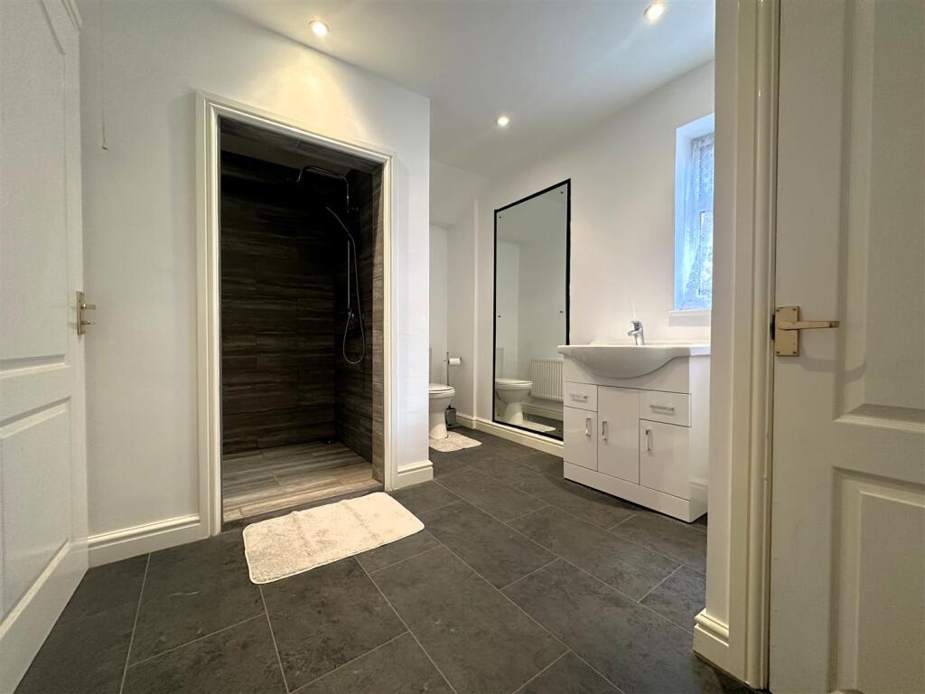 Shower Room I.jpg