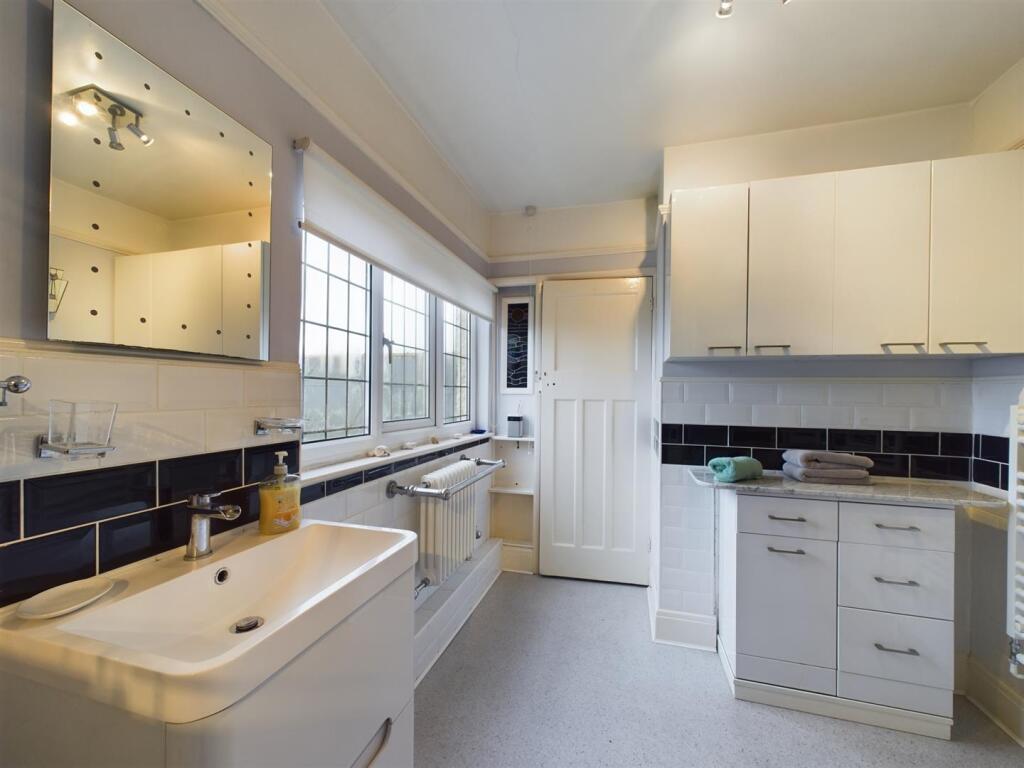 En-suite shower room