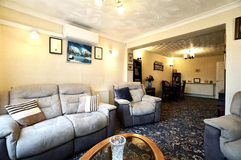 Lounge/dining room