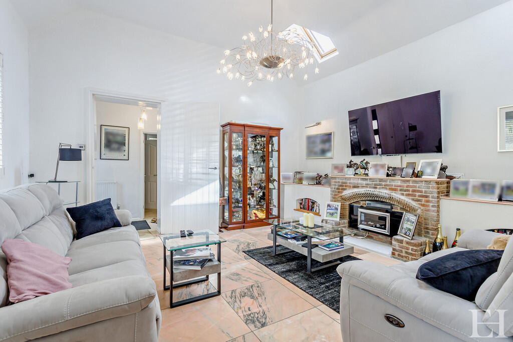 8646487-interiorW...