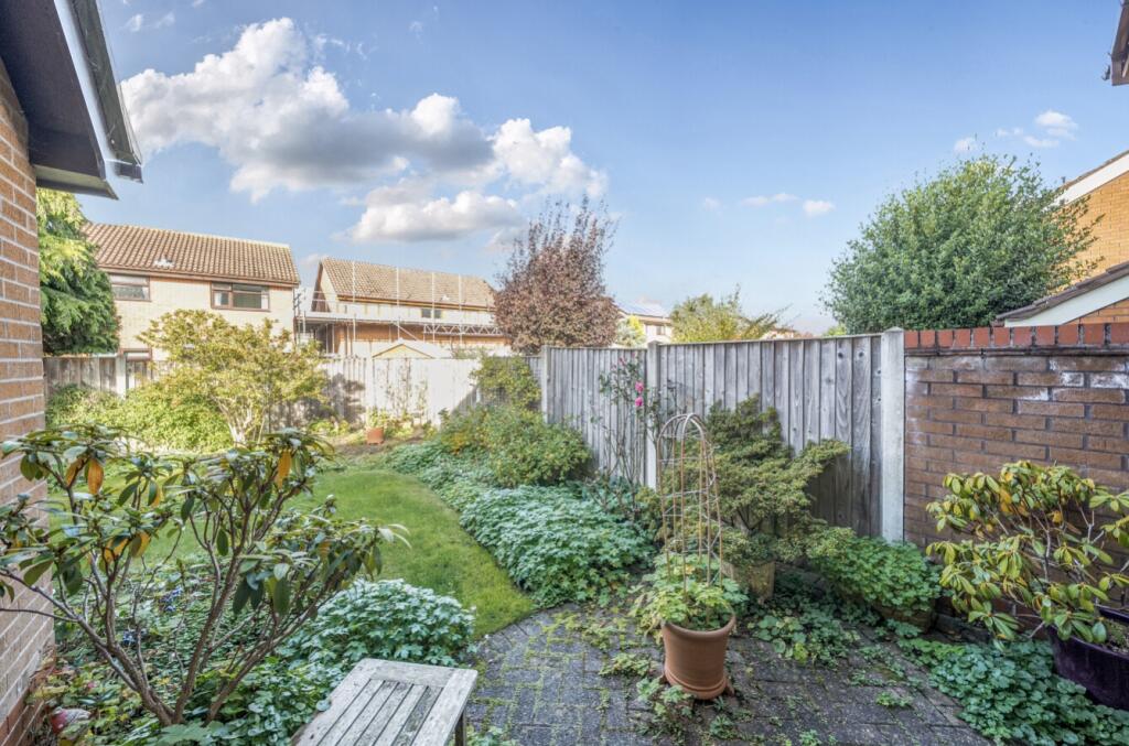 1370142-4-68f792cf81203