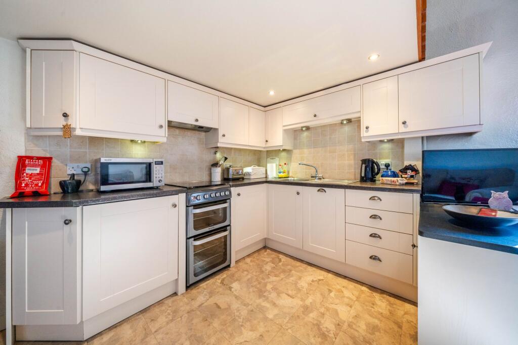 OPEN PLAN LIVING SPACE