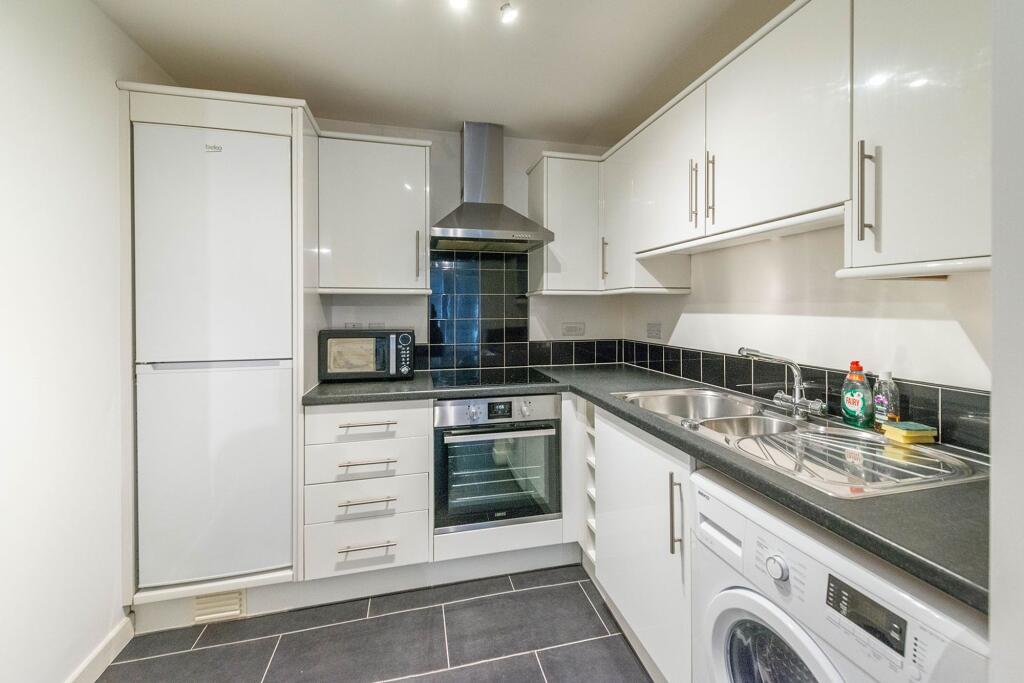 KITCHEN, DINER AND LOUNGE