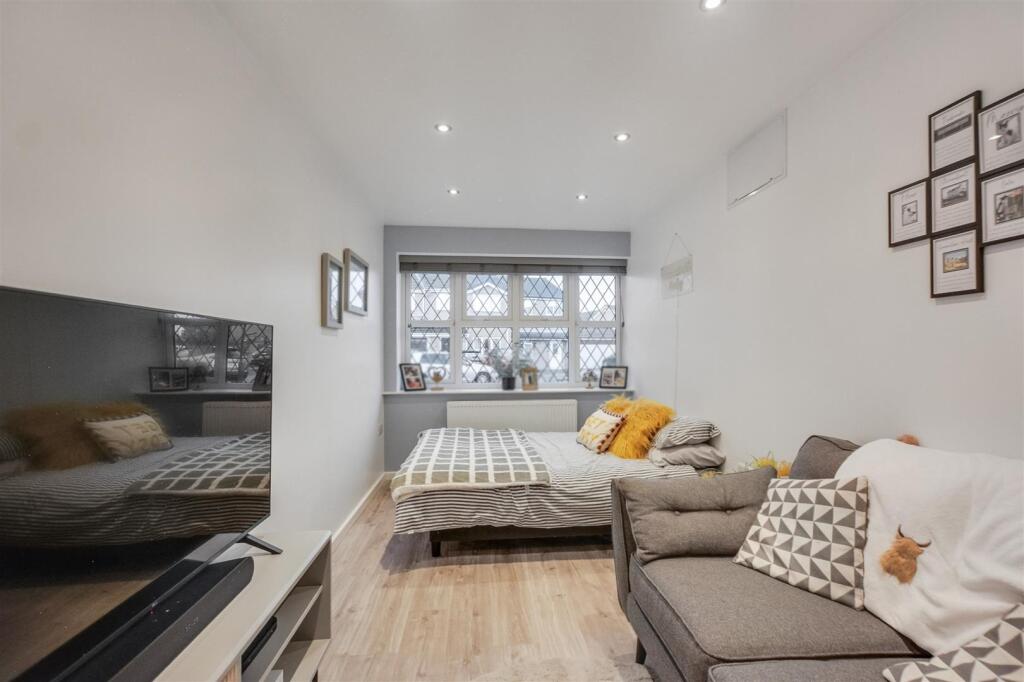 Bedroom 4/Home Office