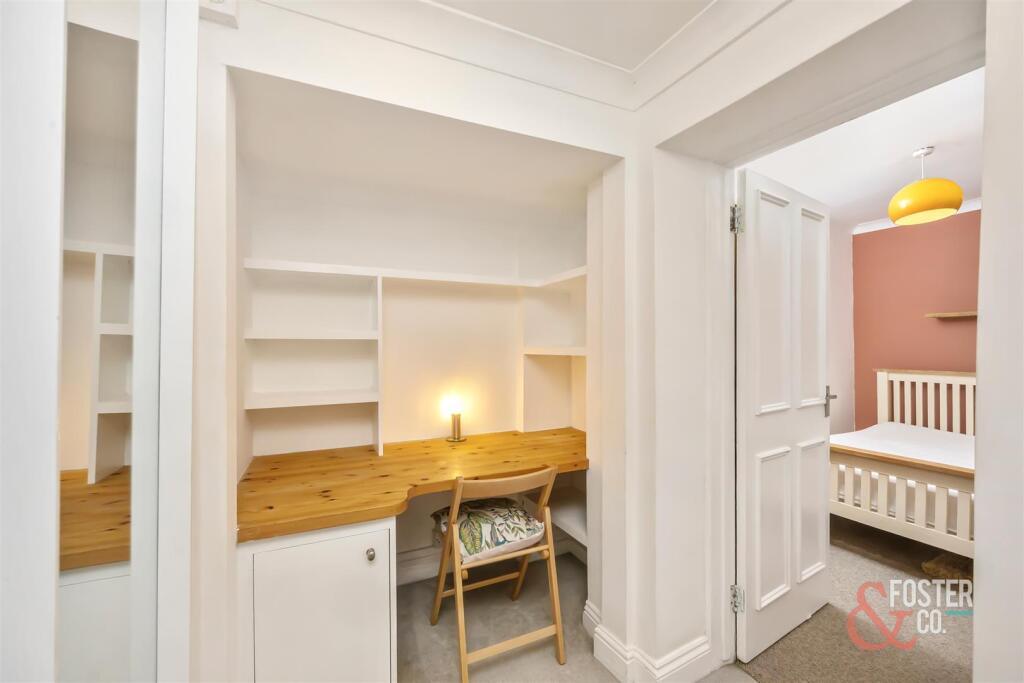 St Aubyns 22, Flat 2-004.JPG