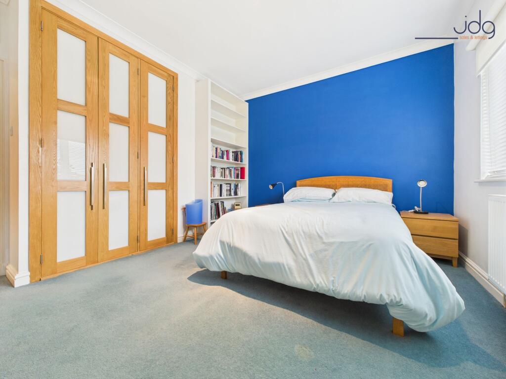 Double Bedroom with built in wardrobe and ensuite