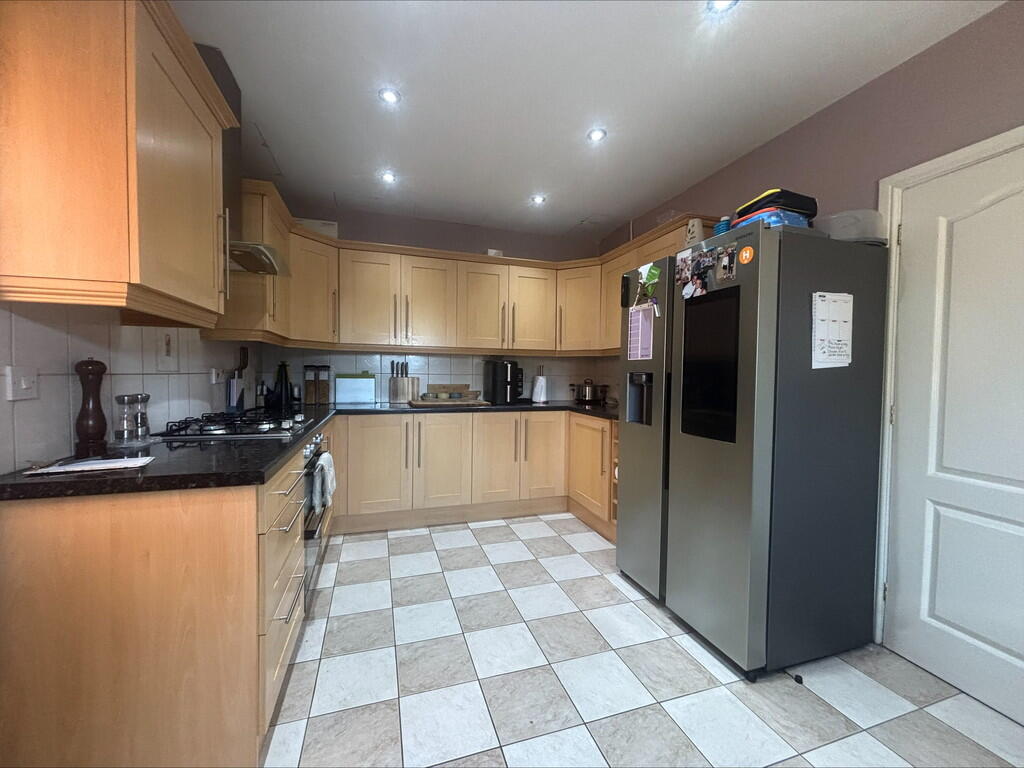 processed-F475595...