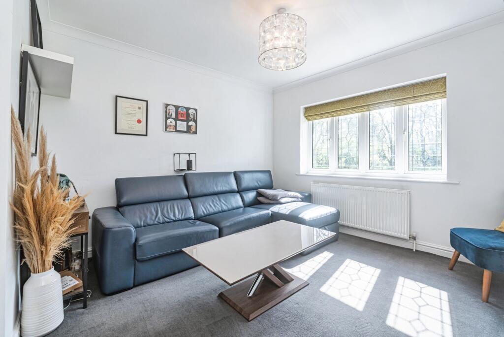 Sitting Room / Bed 3