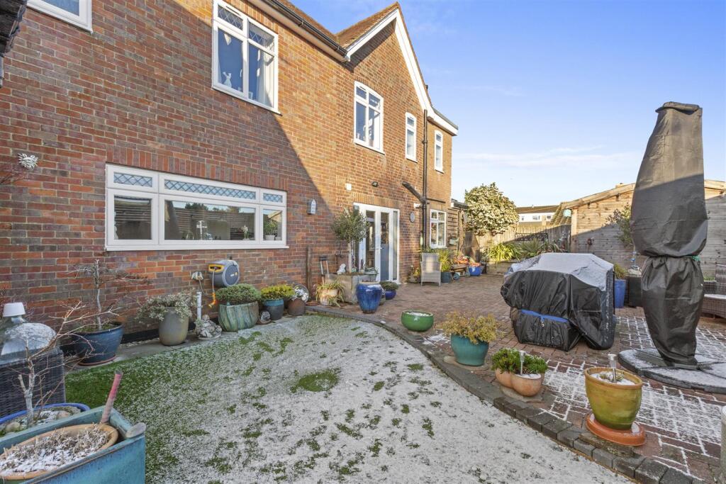 Orchard House, Pond Approach, HP15 6RH-11.jpg