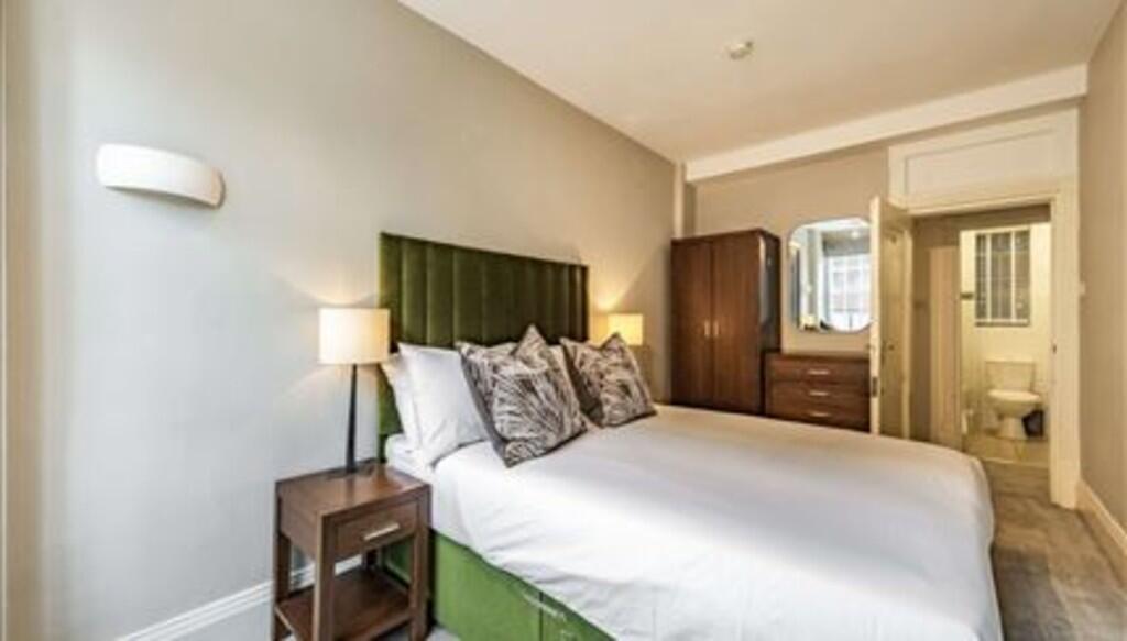 ss_p1124_63780539...