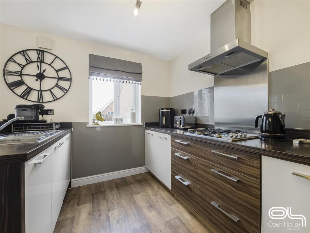 Henley Grove, Church Gresley (10).jpg