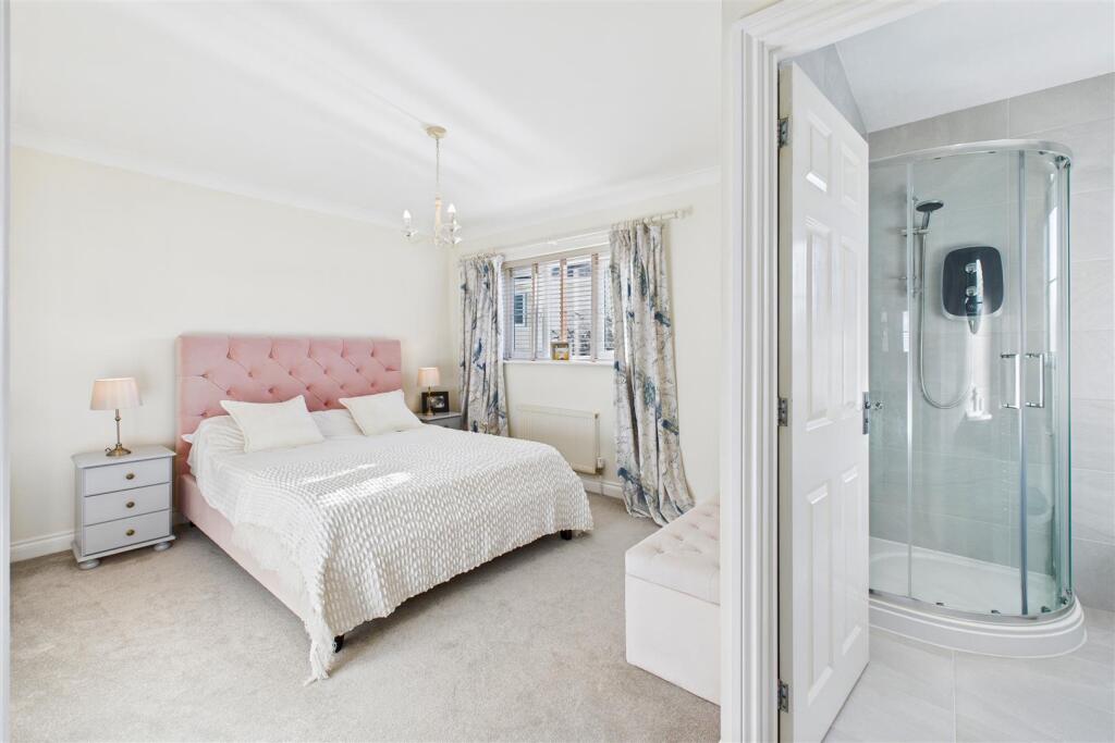 Master and en-suite