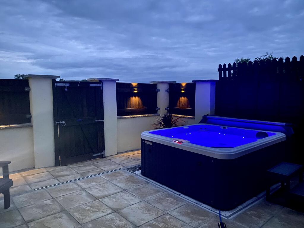 Eve blue hot tub