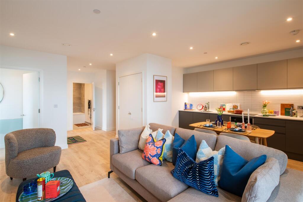 al050723-apartments-02.jpg