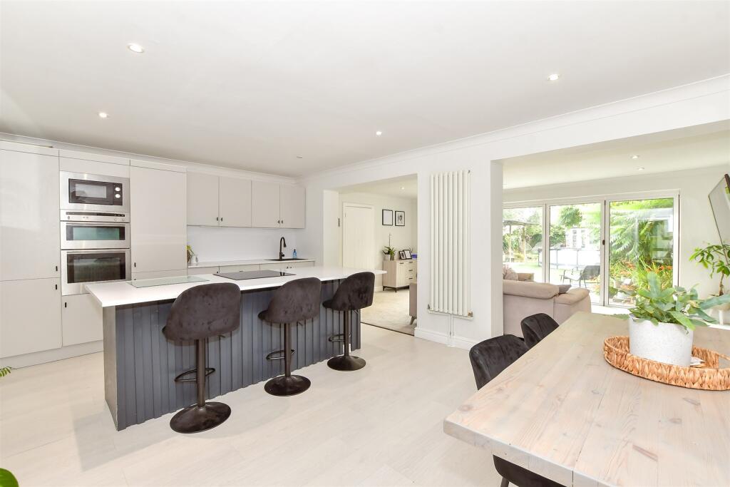 Kitchen/Dining Area