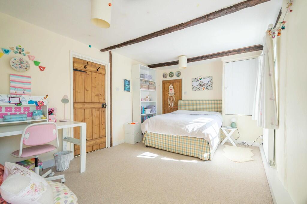 Red House, 11 New...