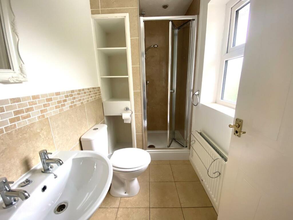 Ensuite.JPG