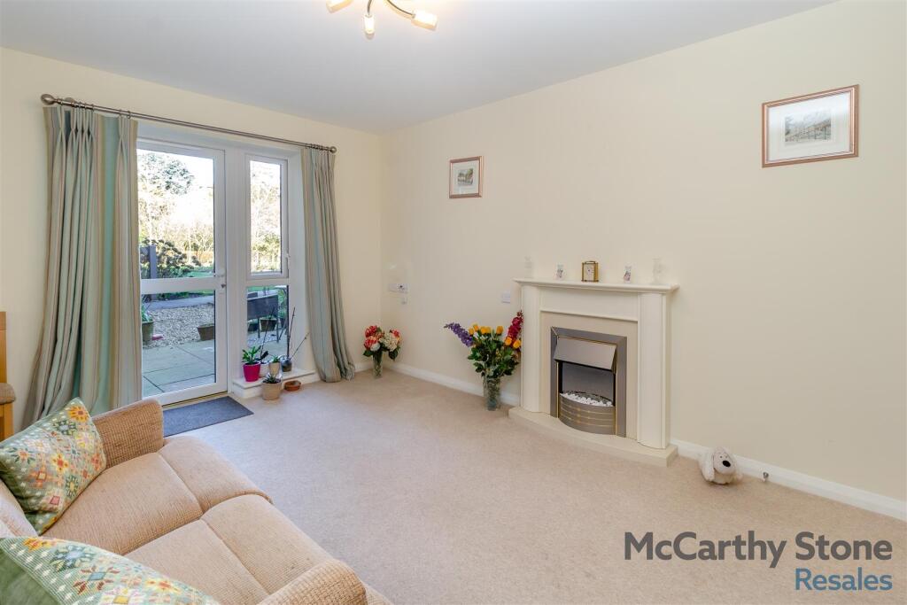 8638089-interior08.jpg