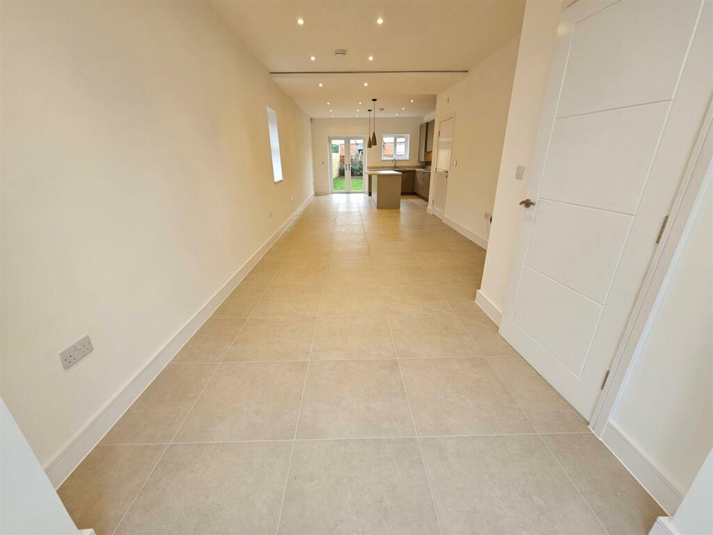 KITCHEN/DINER/LIVING AREA