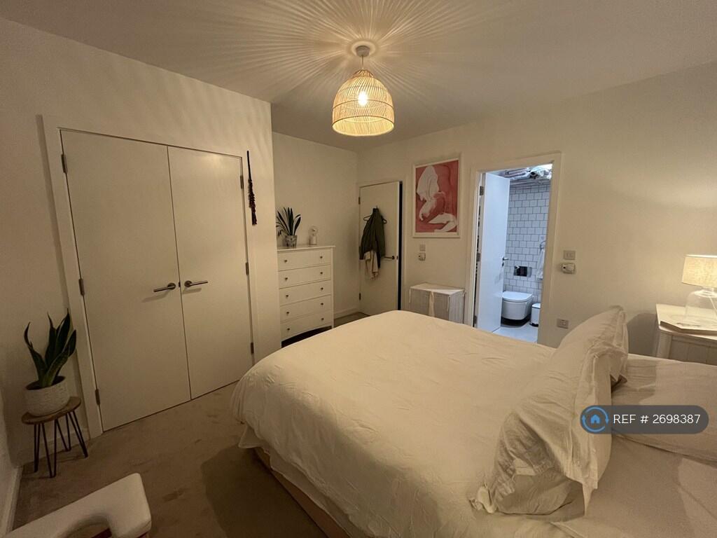Ensuite Main Bedroom