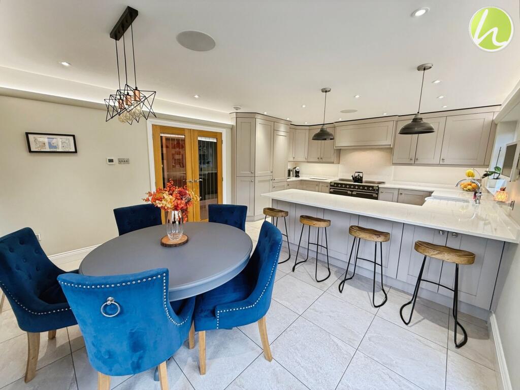 Kitchen/ Dining Room