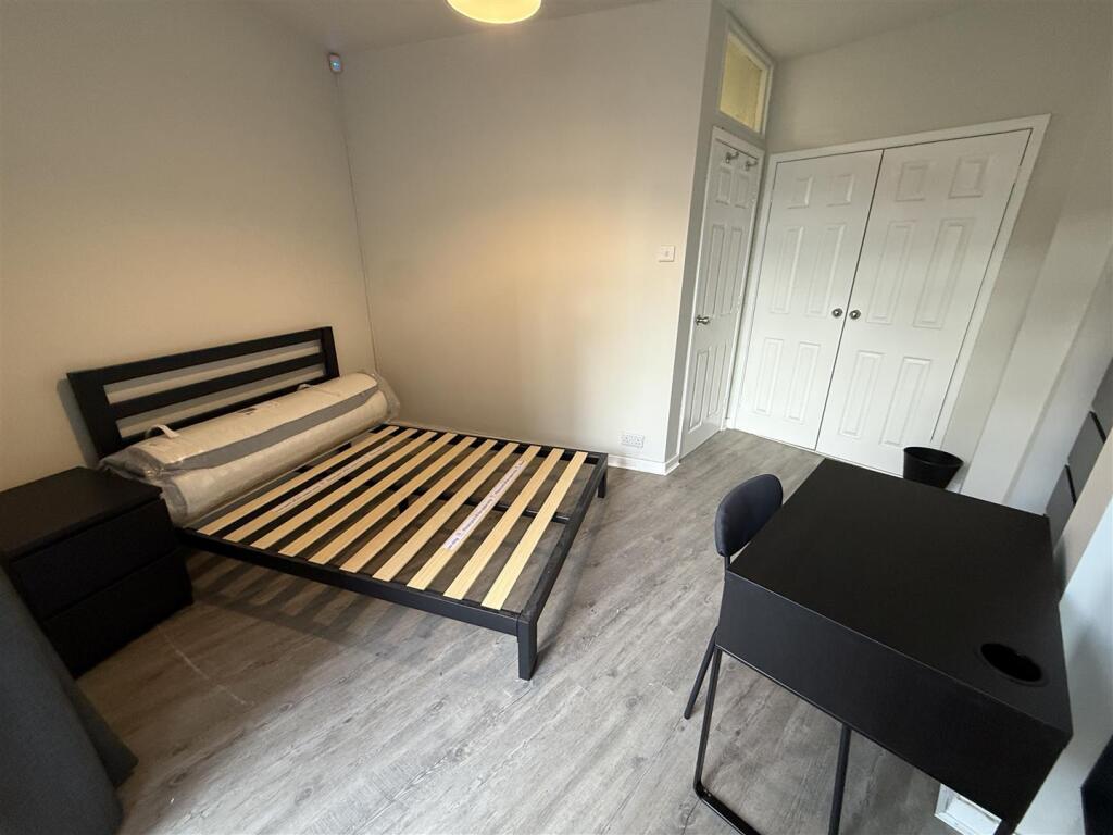 87BL.room2..JPG