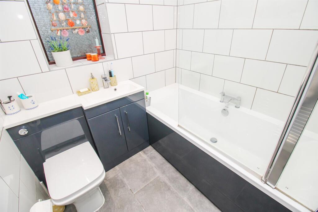 BATHROOM/W.C.