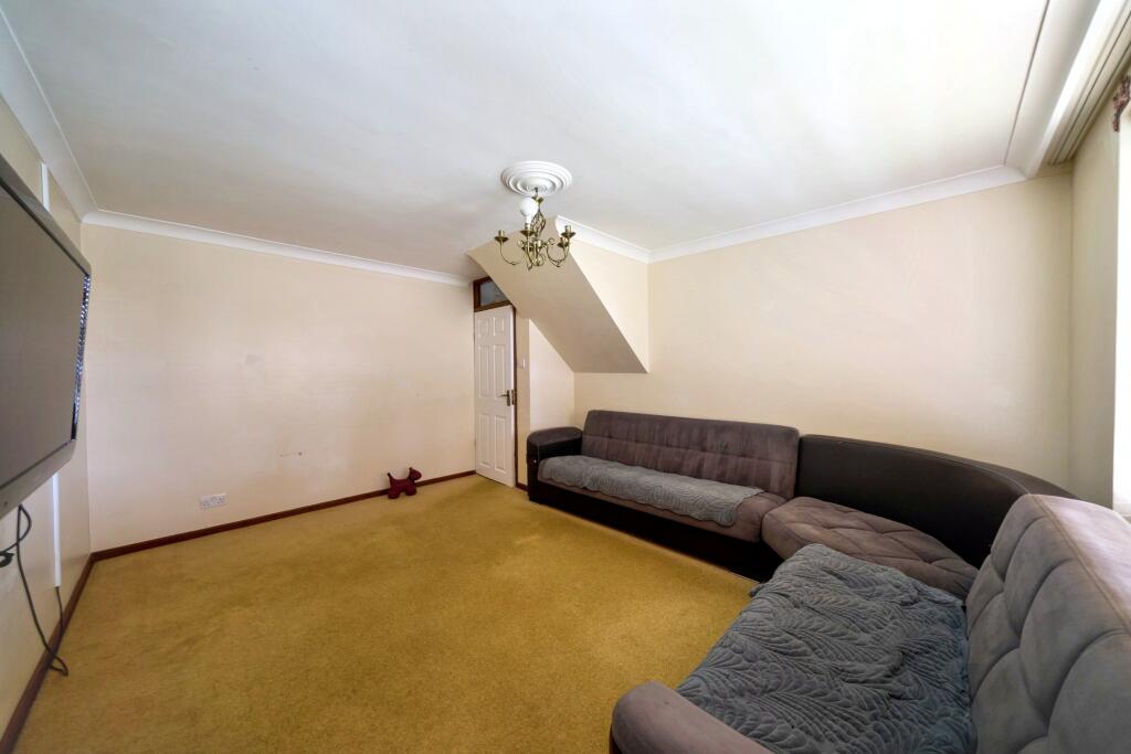 52 Longcroft Rise, Loughton, Essex, IG10 3ND