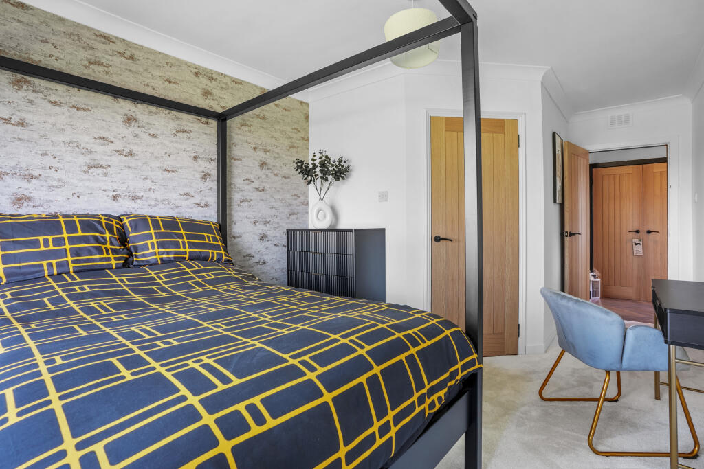 Principal bedroom